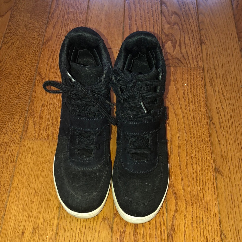 Black Heal Airwalk Sneakers